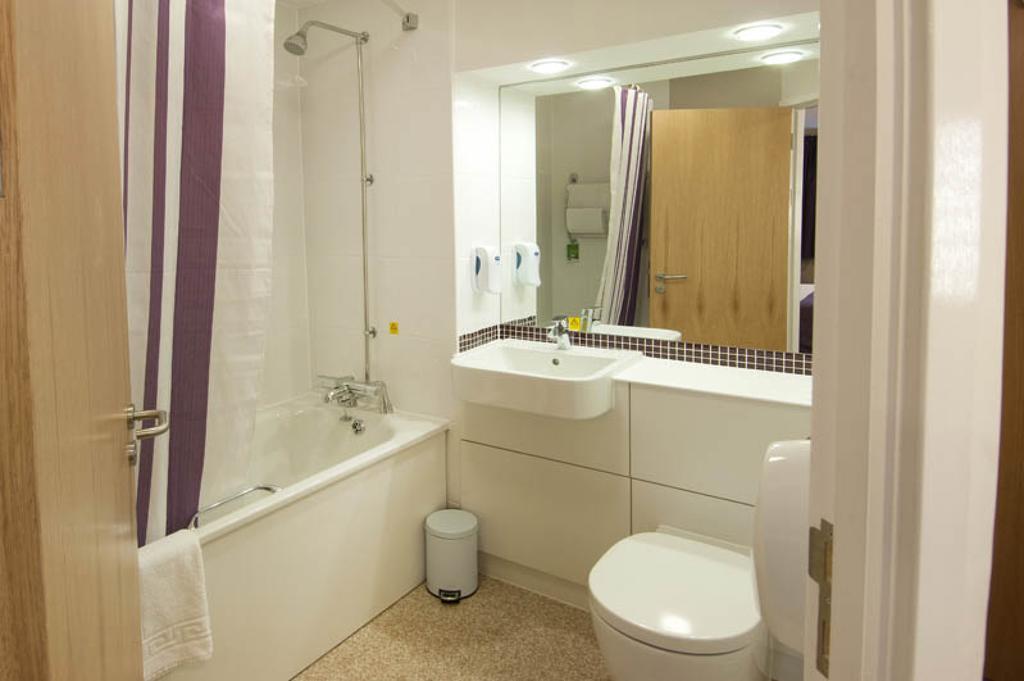 Premier Inn Exeter Central St. Davids Номер фото