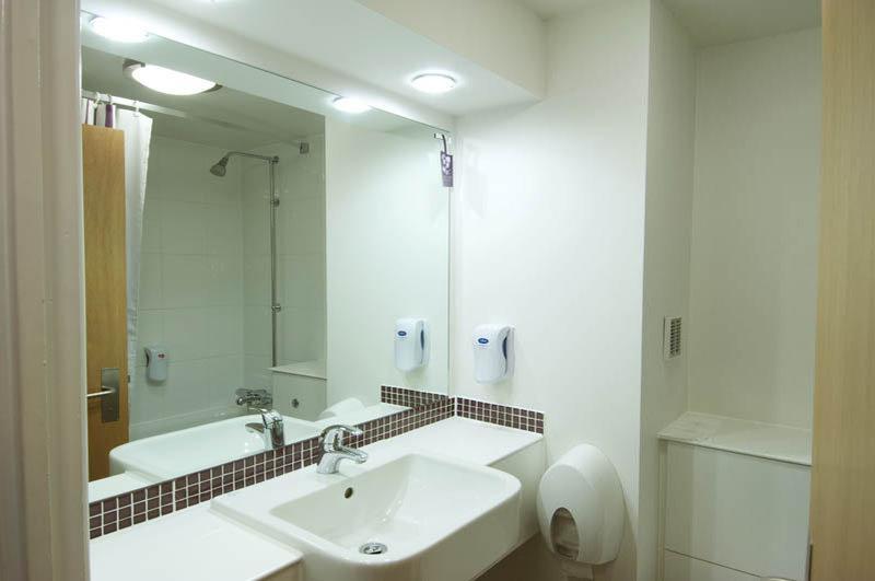 Premier Inn Exeter Central St. Davids Экстерьер фото